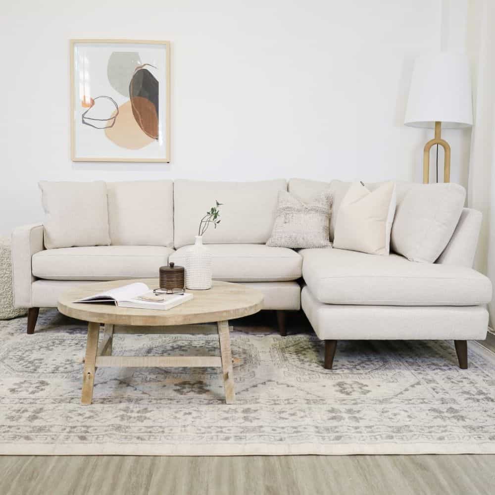 Living room design featuring Sectional Couch and coffee tabel