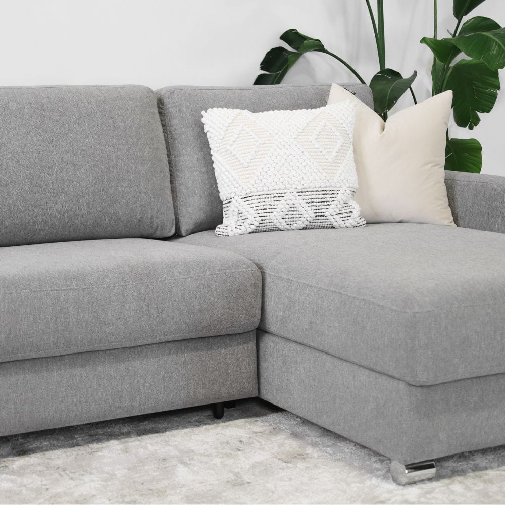 Hampton Queen Sectional Couch with Cushions